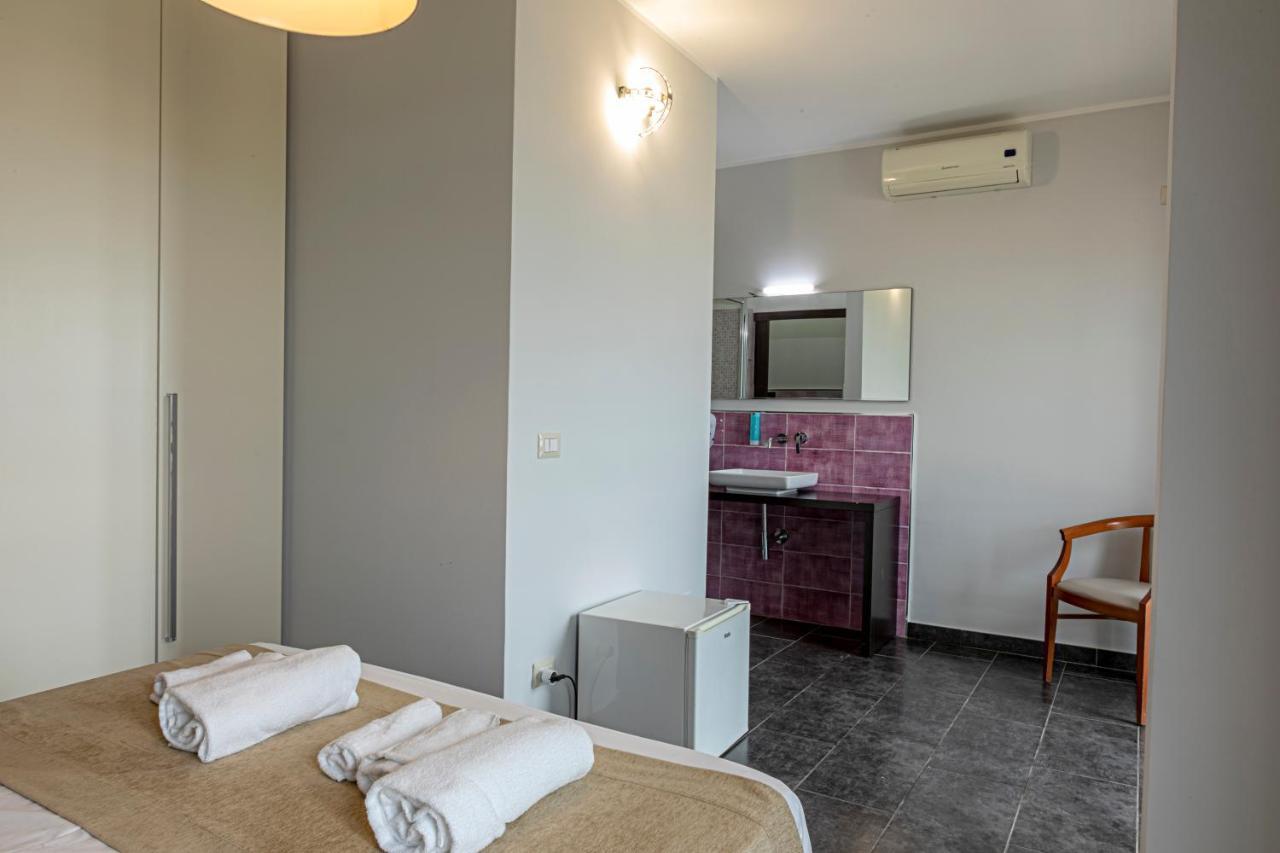 B&B Bellavista มาร์เกริตา ดิ ซาวอยา ภายนอก รูปภาพ